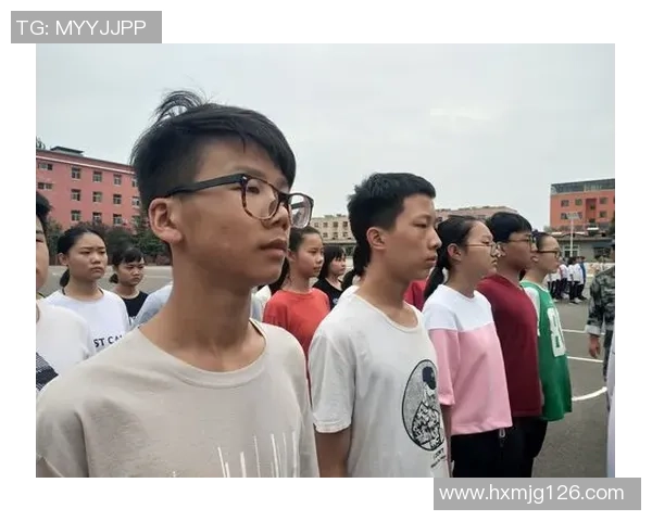 秃头足球明星的荣耀与挑战：他们如何突破外界偏见展现自我风采